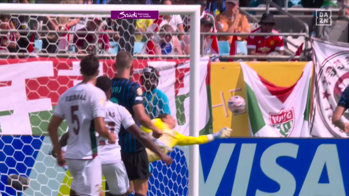 YANN SOMMER SIENDO YANN SOMMER 🔥 ¡QUÉ BARBARIDAD DE PARADA PARA SALVAR AL INTER! 🧤 FIFA Club World Cup | Todos los partidos gratis en | #FIFACWC #TakeItToTheWorld