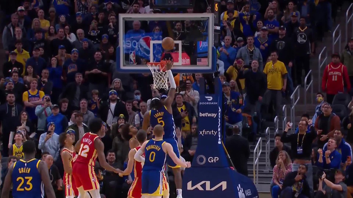 Qual será a sua melhor lembrança de Kevon Looney nesta passagem pelo Warriors? A minha: (Cara, e como eu URREI no sofá da sala neste dia!)
