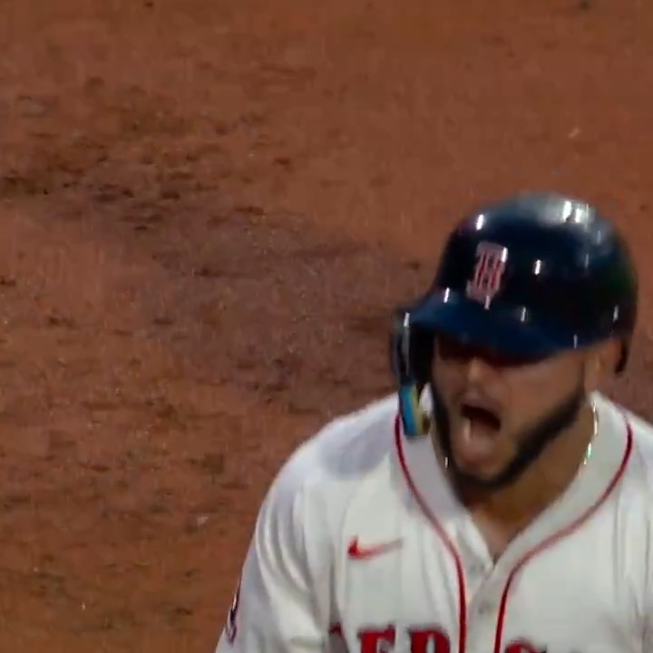 WILYER WITH AN INSIDE-THE-PARK HR 🤯