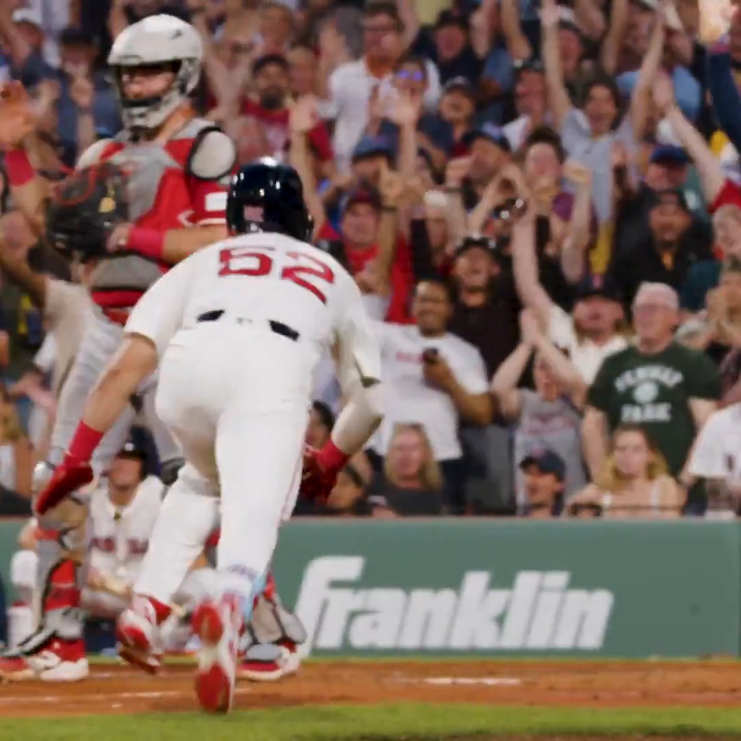 1st Red Sox inside-the-park HR at Fenway since 2011!