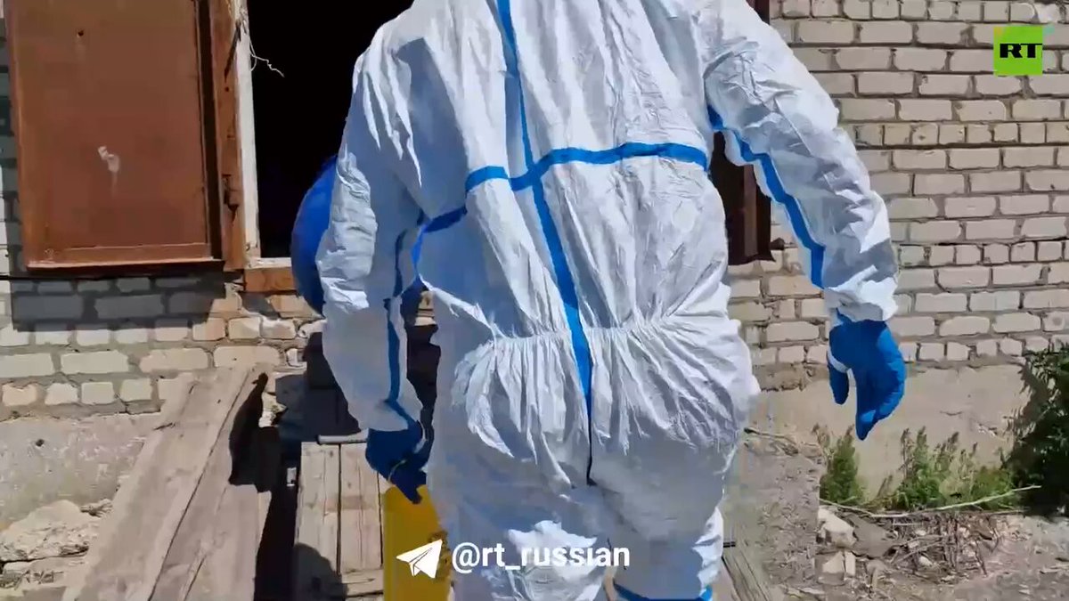 ❕ FSB agents discovered a Ukrainian chemical weapons cache in the DPR — explosives containing banned chloropicrin The explosive devices, packed with plastid, are designed to be dropped from drones. The cache was found in the Krakhivka district near the village of Ilyinka. - UARU