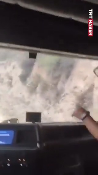 Hatay’da orman kahramanları alevlerle böyle mücadele ediyor…