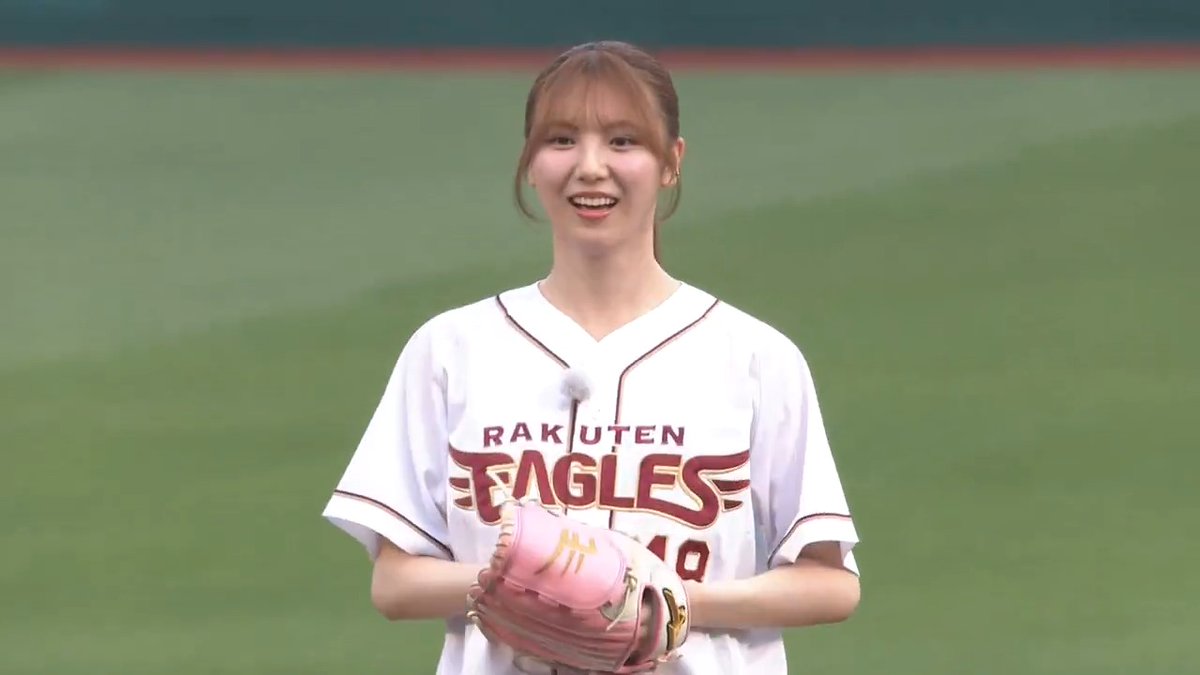 セレモニアルピッチは仙台市出身、SKE48 #菅原茉椰 さん💚 オーバースローからの投球は大きく弧を描いてホームへ🌈 ナイスピッチングでした💫 菅原茉椰🦥8月6日写真集『Opportunity』発売 SKE48 #RakutenEagles #キ！