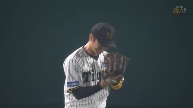 7回表、好守連発!森下選手は素早いバックアップで捕殺!近本選手はフェンス際の大飛球をジャンピングキャッチ! #hanshin #虎テレ #阪神タイガース #鼓動を鳴らせ_虎道を進め