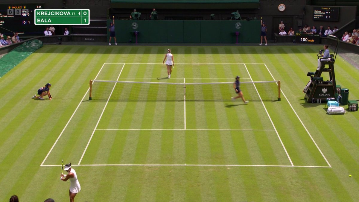 She's back on Centre Court! Reigning #Wimbledon champion Barbora Krejcikova is beginning her title defence against Alexandra Eala. 🏆