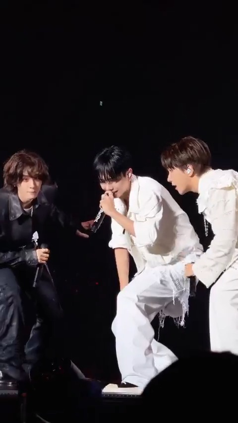 🎤𝘾𝙊𝙑𝙀𝙍 『Bling-Bang-Bang-Born』/ Creepy Nuts 鏡よ鏡 答えちゃって。 僕たちがbestでしたよね😎✨？ from 한운명(JAEHYUN / LEEHAN / WOONHAK) 🔗 #BOYNEXTDOOR #BND #KNOCK_ON_Vol_1 #KNOCK_ON_Vol_1_ENCORE_IN_JAPAN #BBBB #JAEHYUN #LEEHAN #WOONHAK