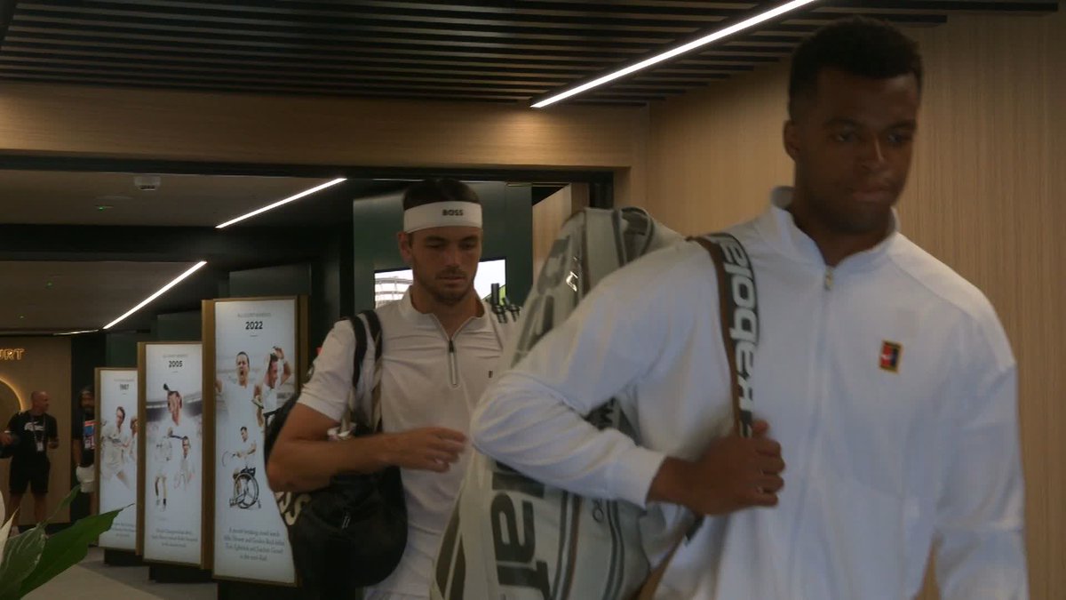 The final set awaits... Taylor Fritz and Giovanni Mpetshi Perricard arrive on No.1 Court for their fifth set 👀 #Wimbledon