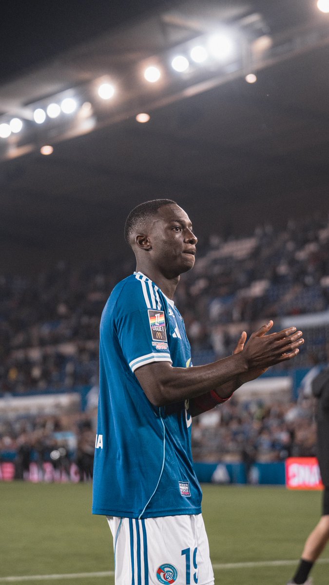 Au Club depuis 2️⃣0️⃣1️⃣8️⃣ 🔝 1️⃣0️⃣2️⃣ matches en professionnel 2️⃣0️⃣ buts &amp; passes décisives 💫 Plus jeune capitaine de l'histoire du Racing 🔵 Formé à la #RacingMutestAcadémie 𝗠𝗲𝗿𝗰𝗶 𝗽𝗼𝘂𝗿 𝘁𝗼𝘂𝘁 𝗛𝗮𝗯𝗶𝗯 💙🤍