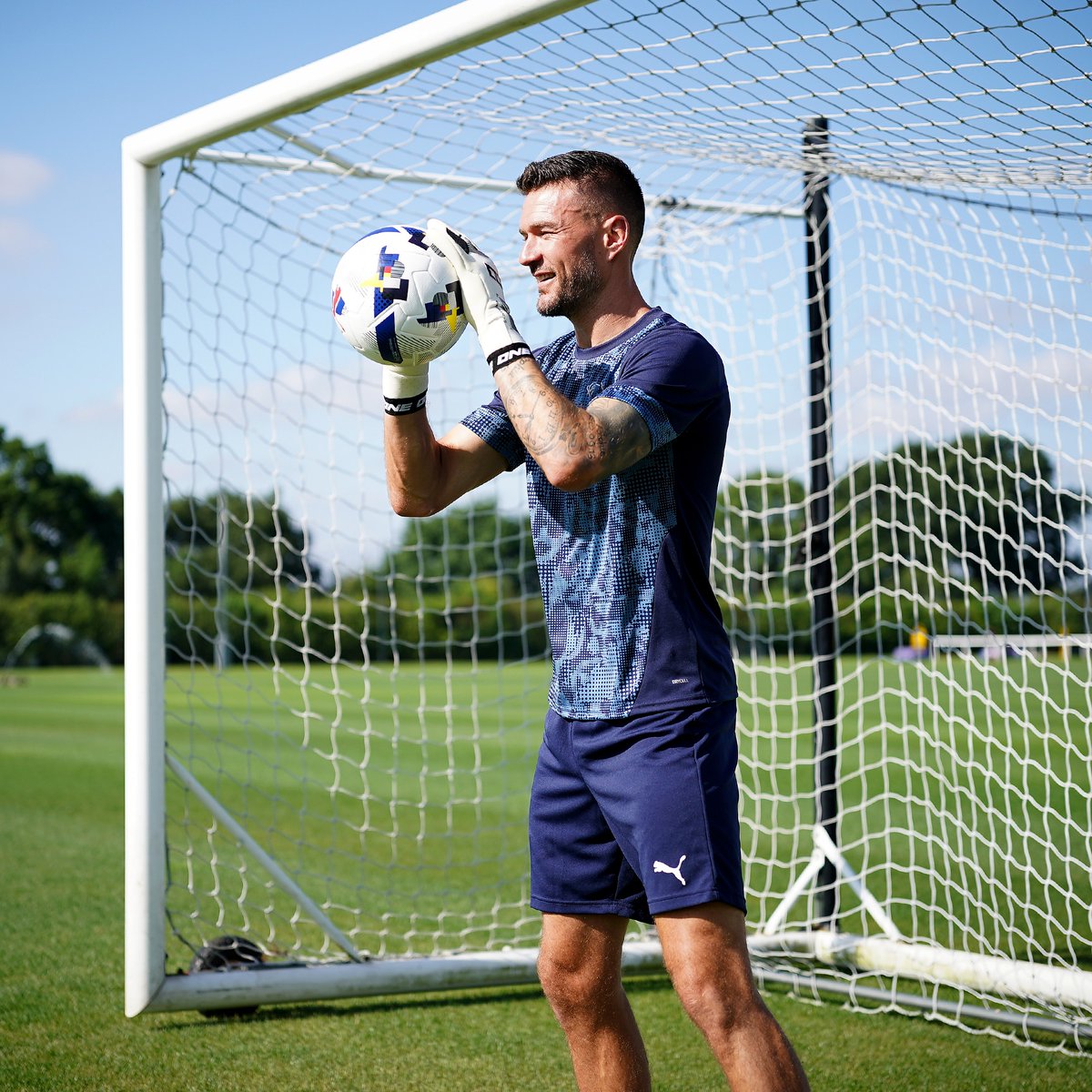 "It's a no-brainer for any player to want to come here." 🖤 Meeting Richard O'Donnell at Moor Farm. 🎙️