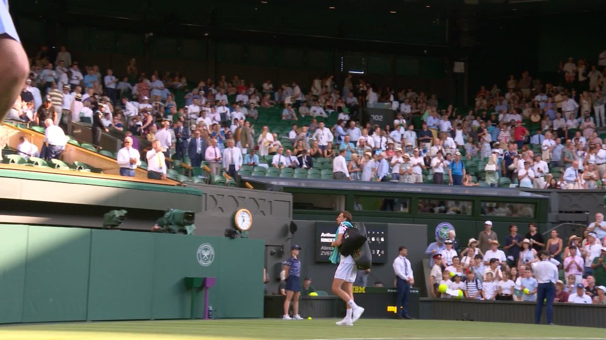 It's this way, Arthur 🤣 #Wimbledon