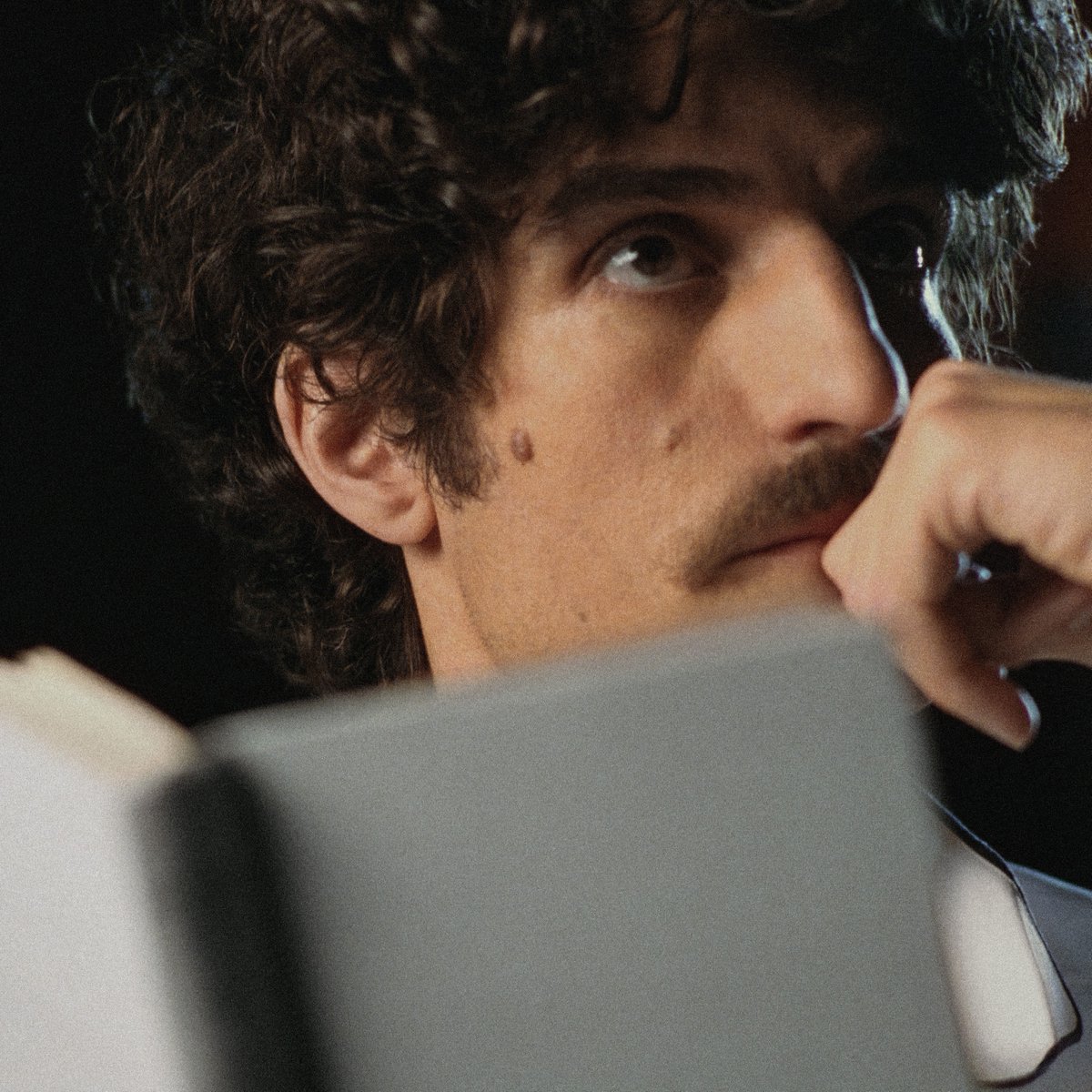Celebrating the House’s heritage, creative director Jonathan Anderson releases ‘Dior et moi’, the founding couturier’s autobiography, as an audiobook read in the original French by Louis Garrel. Available now on Apple Books. #DiorSummer26
