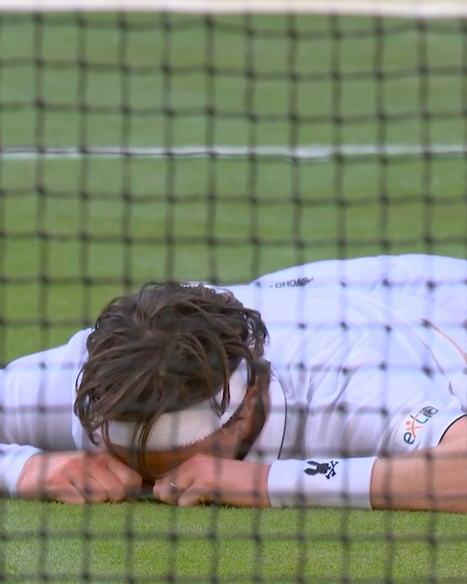 "The Centre Court surprise! ... The biggest win of his life!" Chris Fowler on the call for Arthur Rinderknech's upset victory over third-seeded Alexander Zverev 🎾