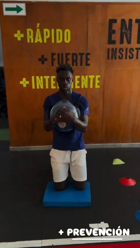 🦁 Davinson Sanchez, yeni sezon öncesi çalışıyor.