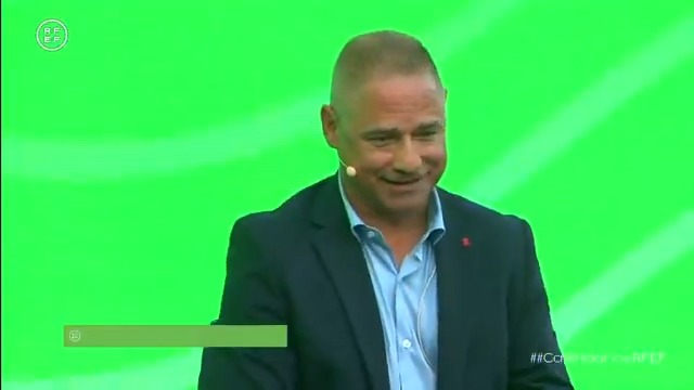 🗣 Juan Carlos Yuste, exárbitro asistente internacional: ❝Yo empecé a arbitrar aquí, en San Juan de la Nava. Es un auténtico honor estar hoy aquí❞. #CalendariosRFEF
