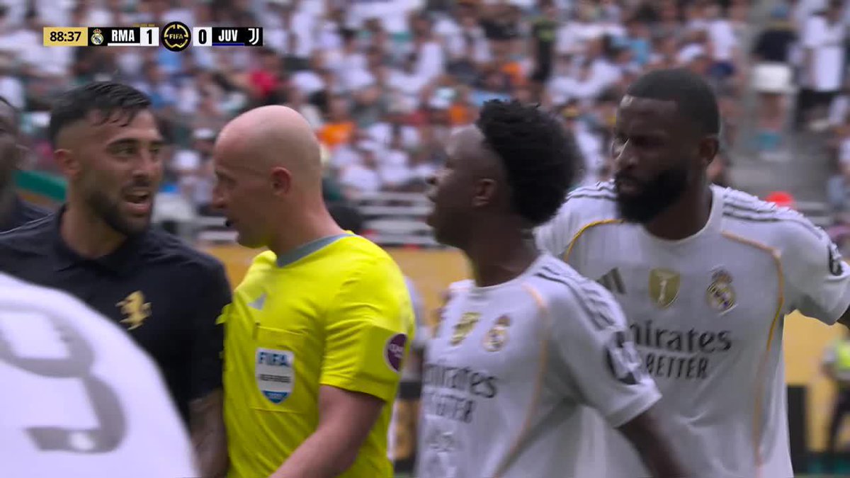 Nico González y Vinícius Júnior SE CRUZARON en el final de Juve-Real Madrid… 🇦🇷⚔️🇧🇷