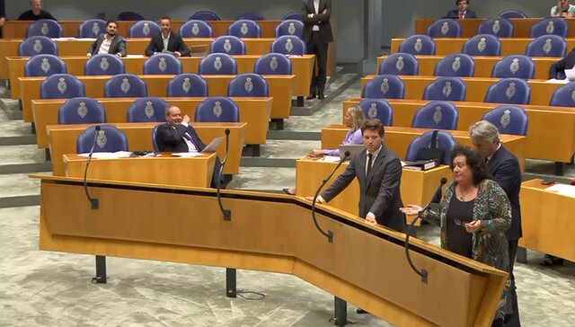 Nog even over stemmingen en de herdenking en wat ik er vorige week dinsdag over zei, toen door DENK uitstel van stemmingen werd gevraagd vanwege Keti Koti vandaag. Stemmen, debatten, wetgeving etc. is onze primaire taak. Dát is waar we voor gekozen zijn. Ook op dinsdag 1 juli