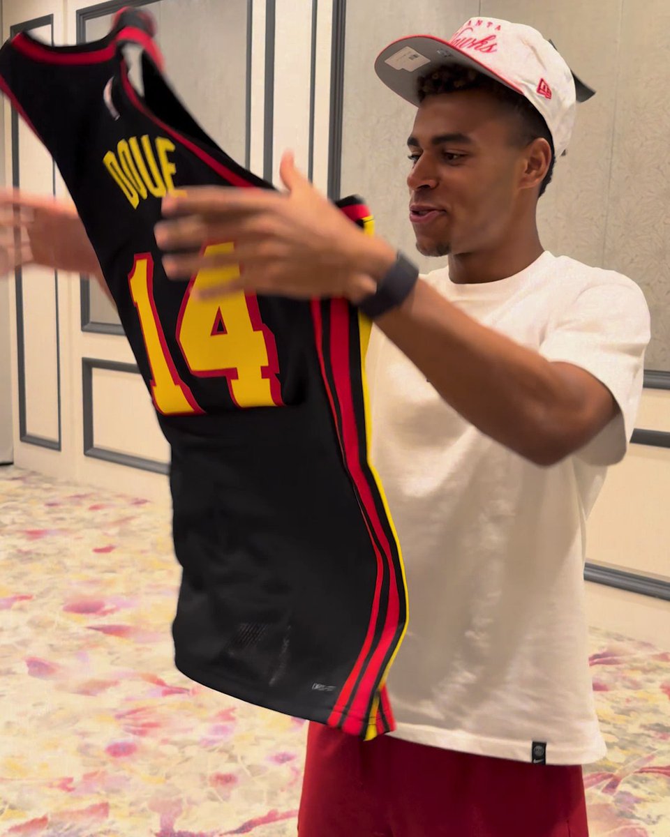 Et les joueurs du PSG, à Atlanta pour la Coupe du monde des clubs, qui ont reçu quelques cadeaux de la part des Hawks 😎🎁⚽️