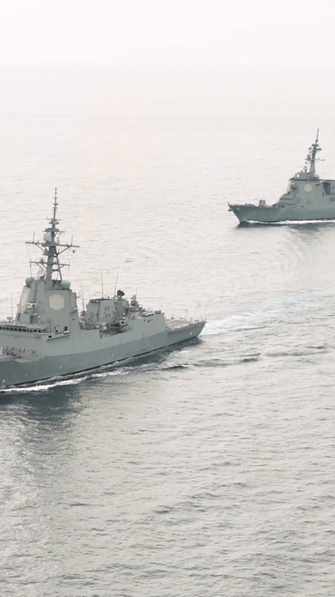 🇯🇵 🚁 🇦🇺 HMAS Sydney has been conducting flying ops with the Japan Maritime Self-Defense Force while on the second Regional Presence Deployment for 2025.