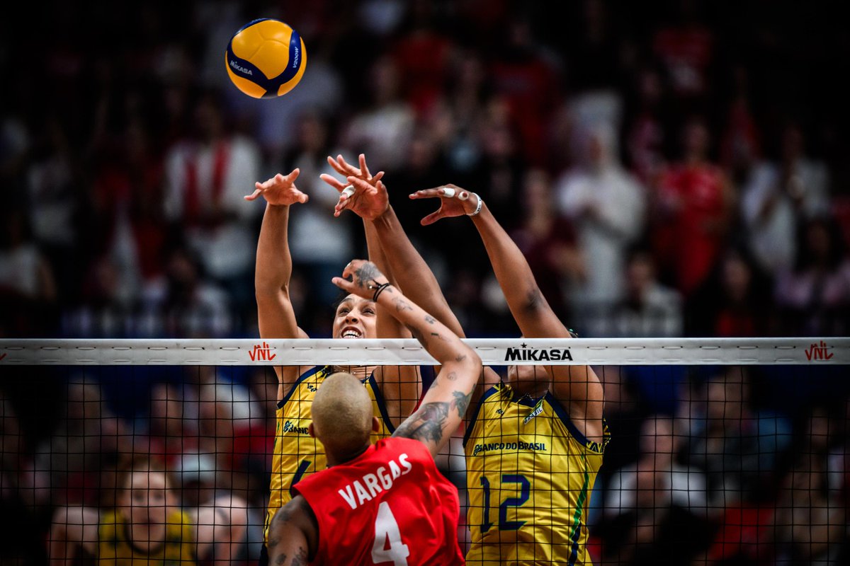 #VNL2025: BEST PLAYS FROM THE BEST SHOWDOWN YET ๐คฉ! ๐ง๐ท๐๐น๐ท ใผ The best clash of the #VNL2025 so far, and Brazil ๐ง๐ท brought the heat ๐ฅ! Relive the top highlights from this epic showdown ๐ฅ. ๐บ Watch #VNL on VBTV: ๐ #BePartOfTheGame #volleyball