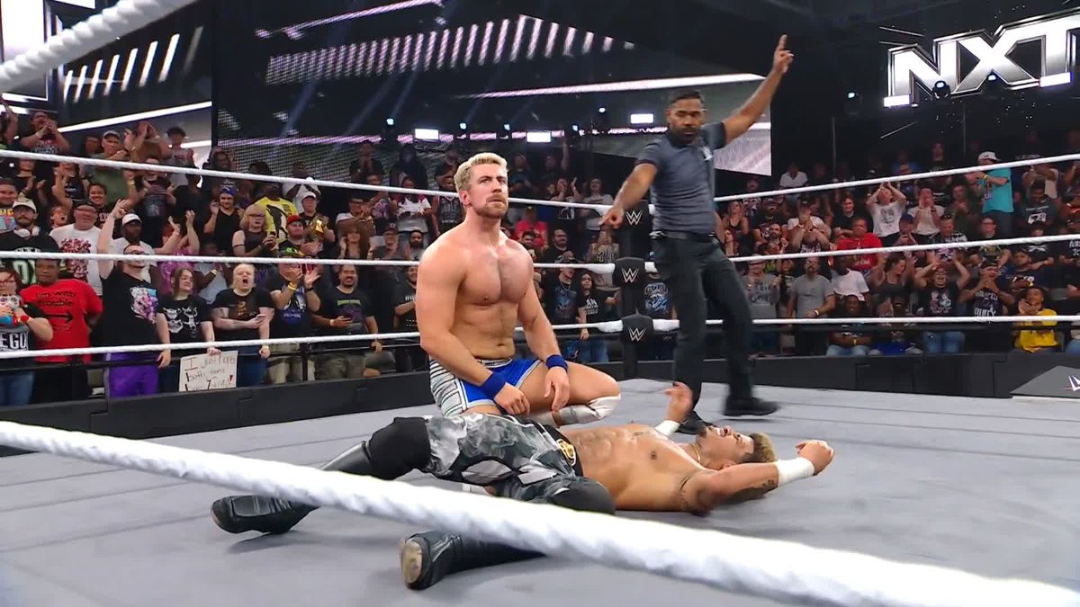 Mike Santana is here! 😱 Mike SANTANA🇵🇷 just wiped out The High Ryze to help Joe Hendry get the win!! 🙌