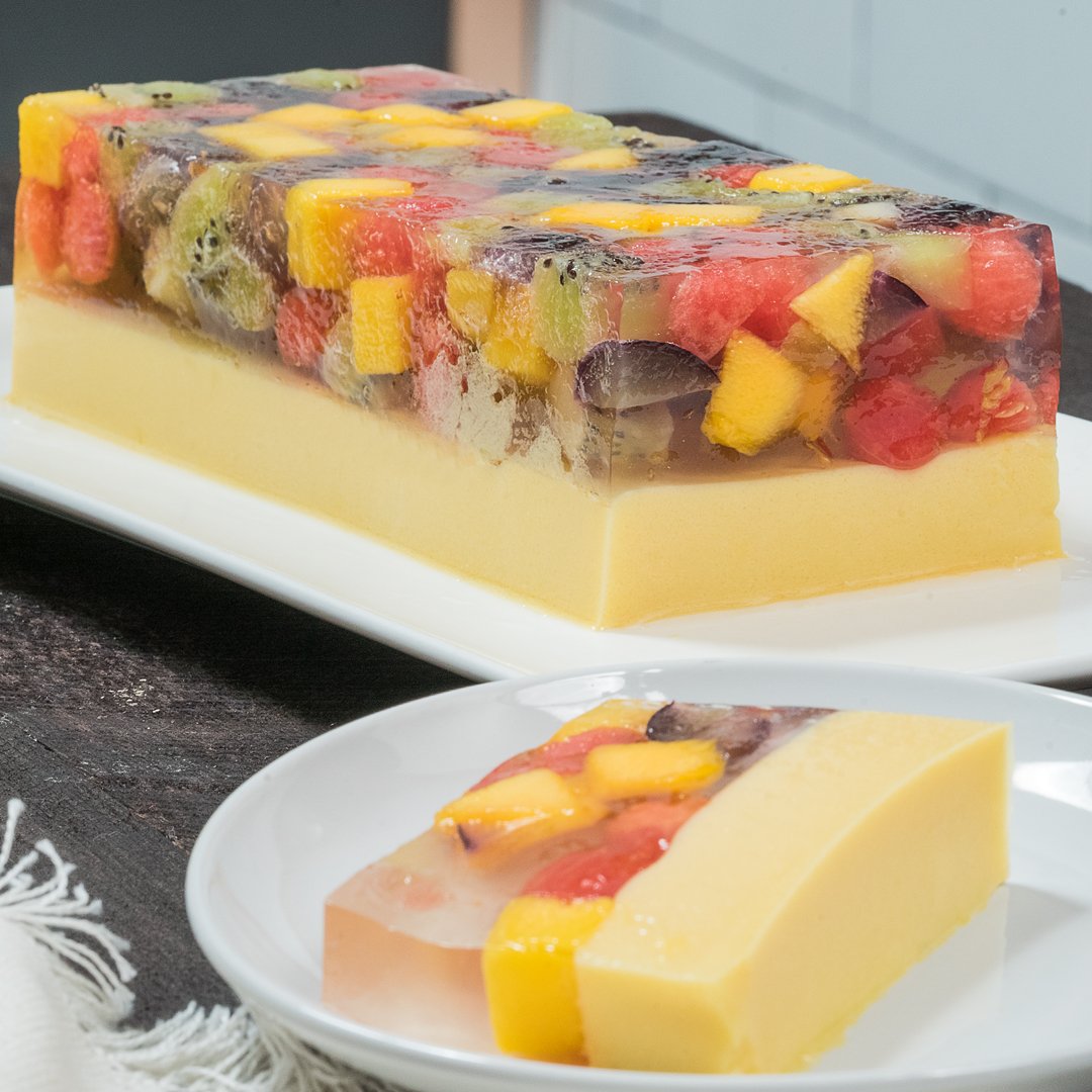 Dari tampilan aja udah bikin jatuh cinta!โค๏ธ๐ฅญ๐๐๐ฅ Puding Mozaik Buah ini siap bikin mood kamu naik drastis! Kombinasi rasa buahnya dan tekstur pudingnya pas banget๐คค๐ฎ