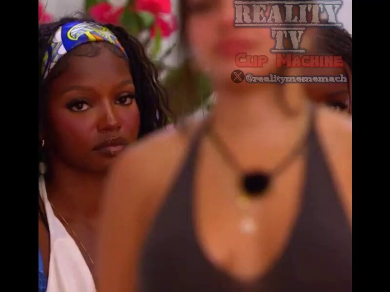 Nic started Huda's mail off with "you should have been dumped from the island" 🫠😭