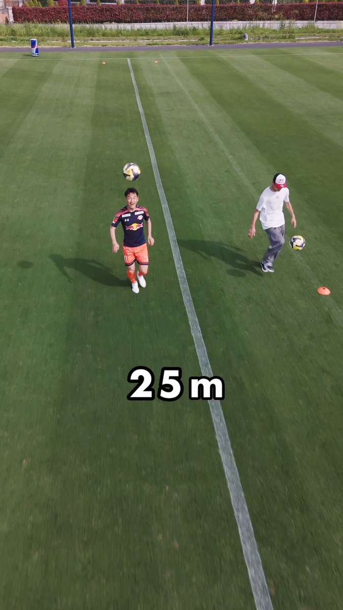 ボールを落とさずに50m走⚽️🏃♂️ 早いのはどっち? プロサッカー選手 vs リフティングプロ #RB大宮アルディージャ RB大宮アルディージャ