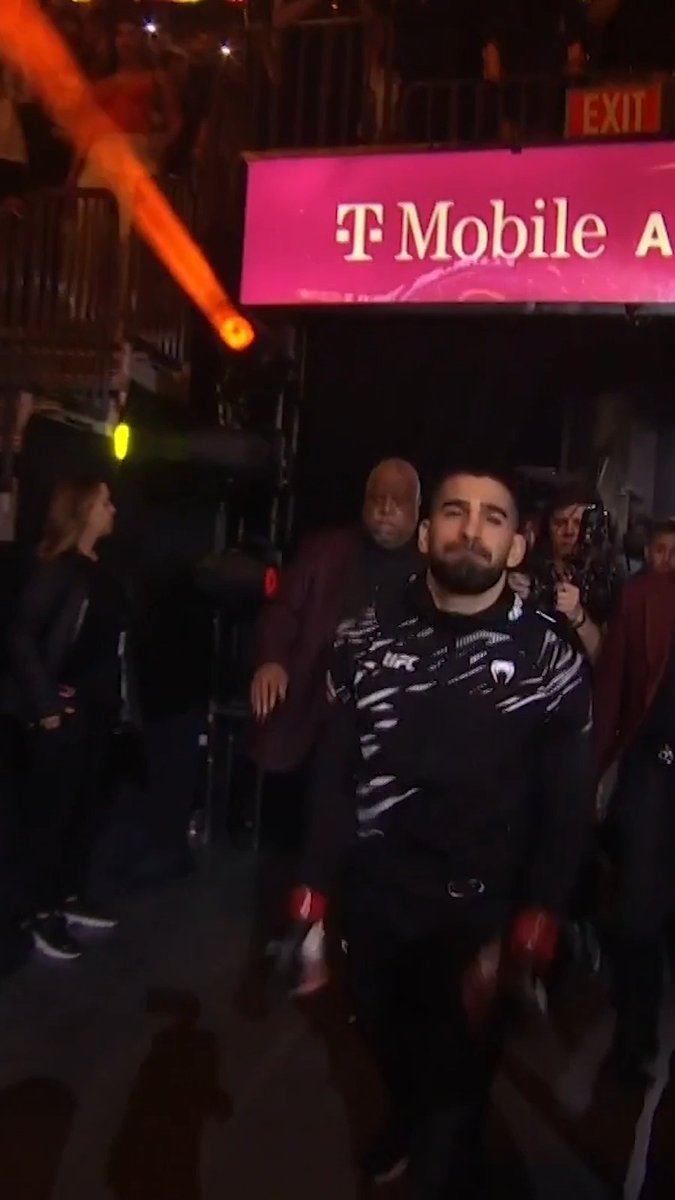 Ilia Topuria’s ring walk hits different 🎶🎼