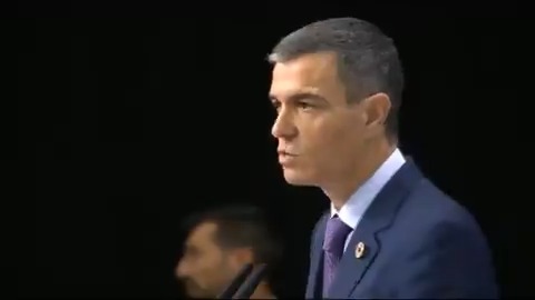 #EnDirecto | Sánchez: "Desgraciadamente el egoísmo está ganando la batalla a la empatía, en un mundo con una memoria muy frágil. La ciencia libra un combate desigual contra los propagadores de bulos. Solo así se puede explicar que estemos olvidando las lecciones de la pandemia"