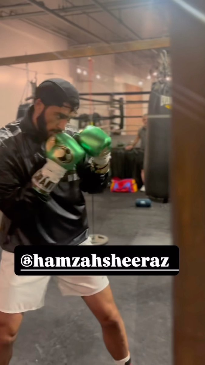 Hamzah Sheeraz working on the aqua bag ahead of his fight against Edgar Berlanga next weekend 🔥 Ring III live on DAZN l July 12th in New York 🥊 Get your tickets now: