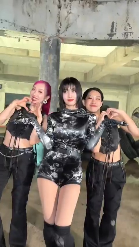 #Celebrate with #OJOGANG 4⃣[THIS IS FOR] Pre-Save &amp; Pre-Order4⃣ 💿 Release on 2025.07.11 FRI 1PM KST/0AM ET #TWICE #트와이스 #MOMO #모모 #OJOGANG
