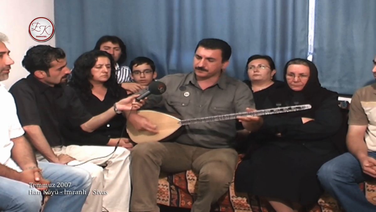 2 Temmuz 2007 yılında Katliamın yıldönümü nedeniyle Sivastaydık. Anma sonrası sevgili Hasret Gültekin’in ailesinin yaşadığı İmranlı Han köyündeki evine konuk olmuştuk. Yaslı ve acılı yüreğiyle bizi karşılayan Hace Ana “Herbiriniz benim için birer Hasretsiniz” diyerek ağırlamıştı. Hasret’in doğduğu o evde kaybettiklerimizi ağıtlar ve deyişlerle anmıştık. #SivasKatliamı #unutMADIMAKlımda