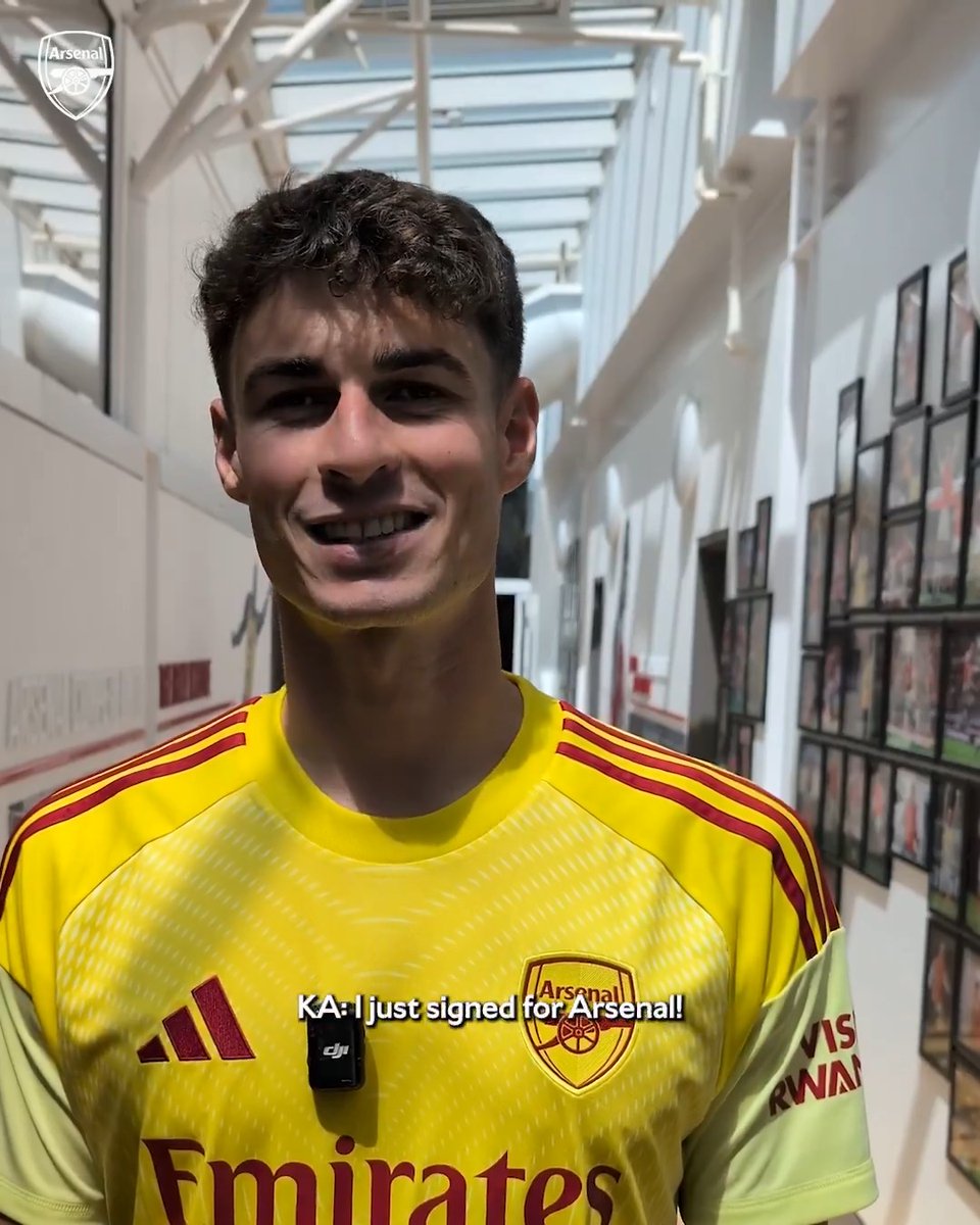🫡 Favourite all-time Gunner 🫂 Closest friend at Arsenal 😍 Our new goalkeeper kit Time for some Quickfire Questions with Kepa Arrizabalaga 👇