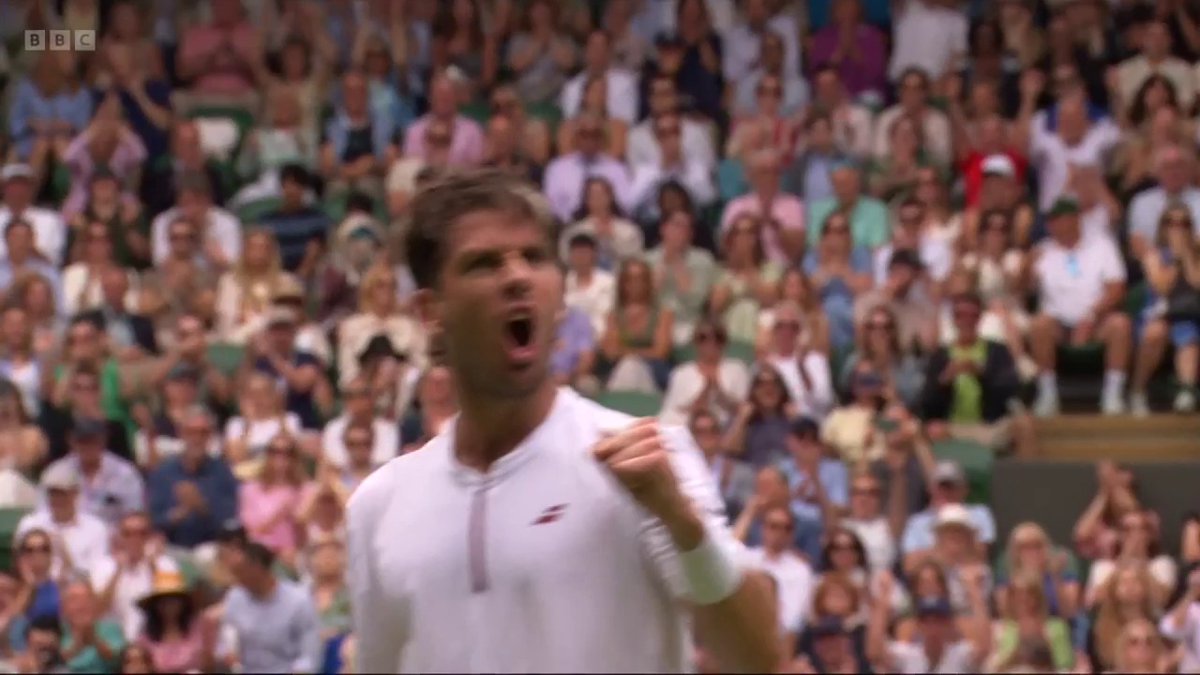 Cam Norrie has Court One on its feet! 👏 He pulls level by taking the second set against Frances Tiafoe 💪 #Wimbledon