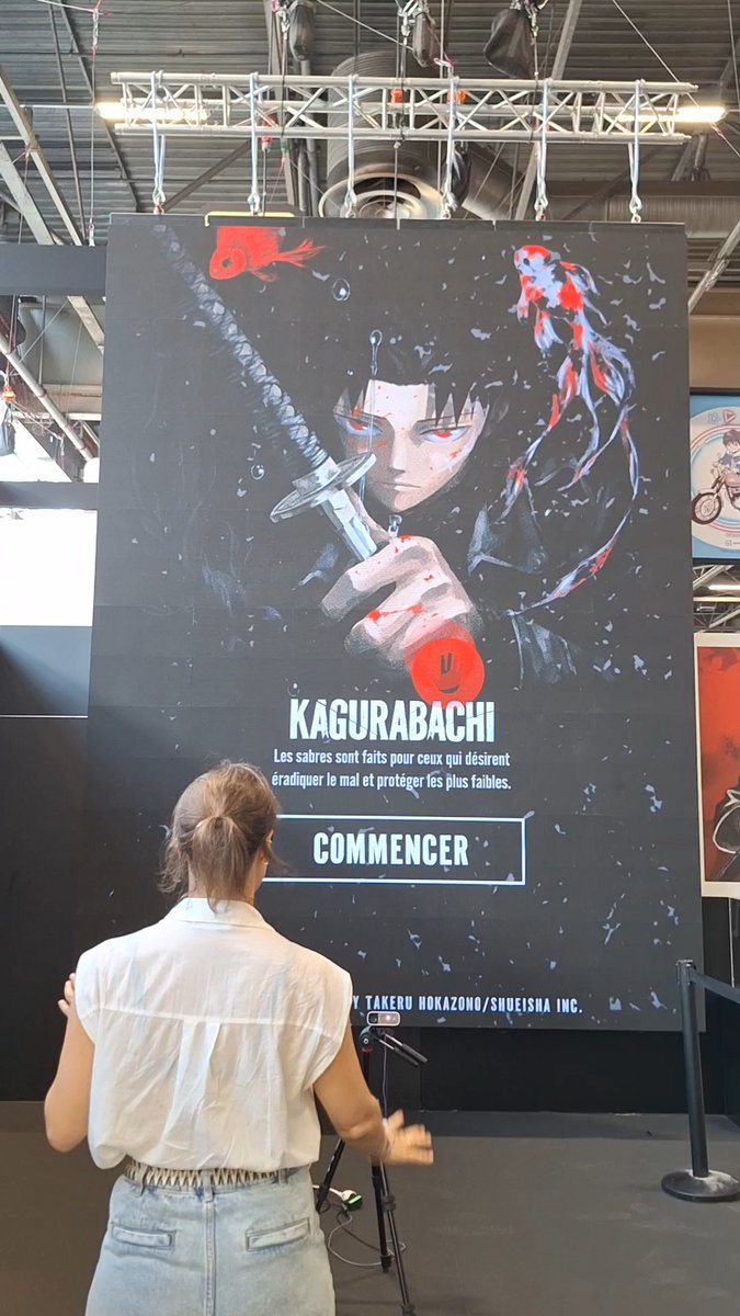 À l'achat d'un tome de Kagurabachi sur notre stand à Japan Expo, testez votre skill et découpez tout ce qui bouge (sauf les poissons) pendant 45 secondes ! Selon votre score, vous obtiendrez soit un poster "classique", soit ce même poster avec un effet métallisé, pour les plus doués ! 😎
