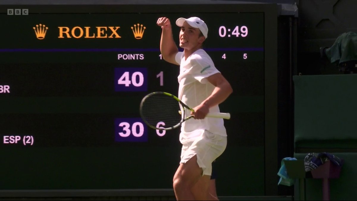 Ollie Tarvet comes out fighting in the second set! 🥊 Look what it means as he takes the first game 😁💪 #Wimbledon
