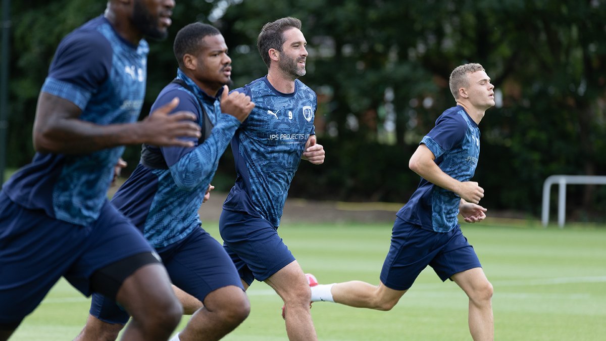 Hard work in the heat for the lads as the work to build fitness continues 🥵 #Spireites