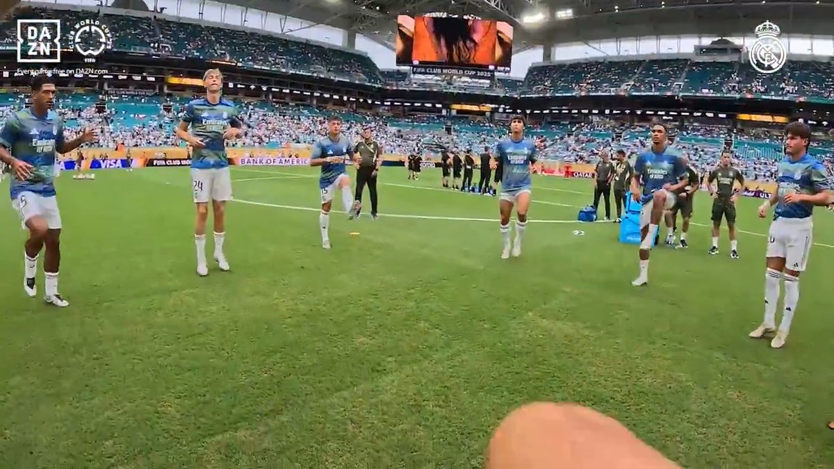 🎥 POV: You're in charge of @RealMadridEN's warm-up!