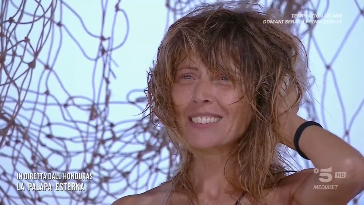 "Porterò per sempre con me quest'esperienza e continuerò nella mia battaglia per i diritti degli animali e per una vita migliore per mio nipote" Le ultime parole di Loredana prima di lasciare l'#Isola.