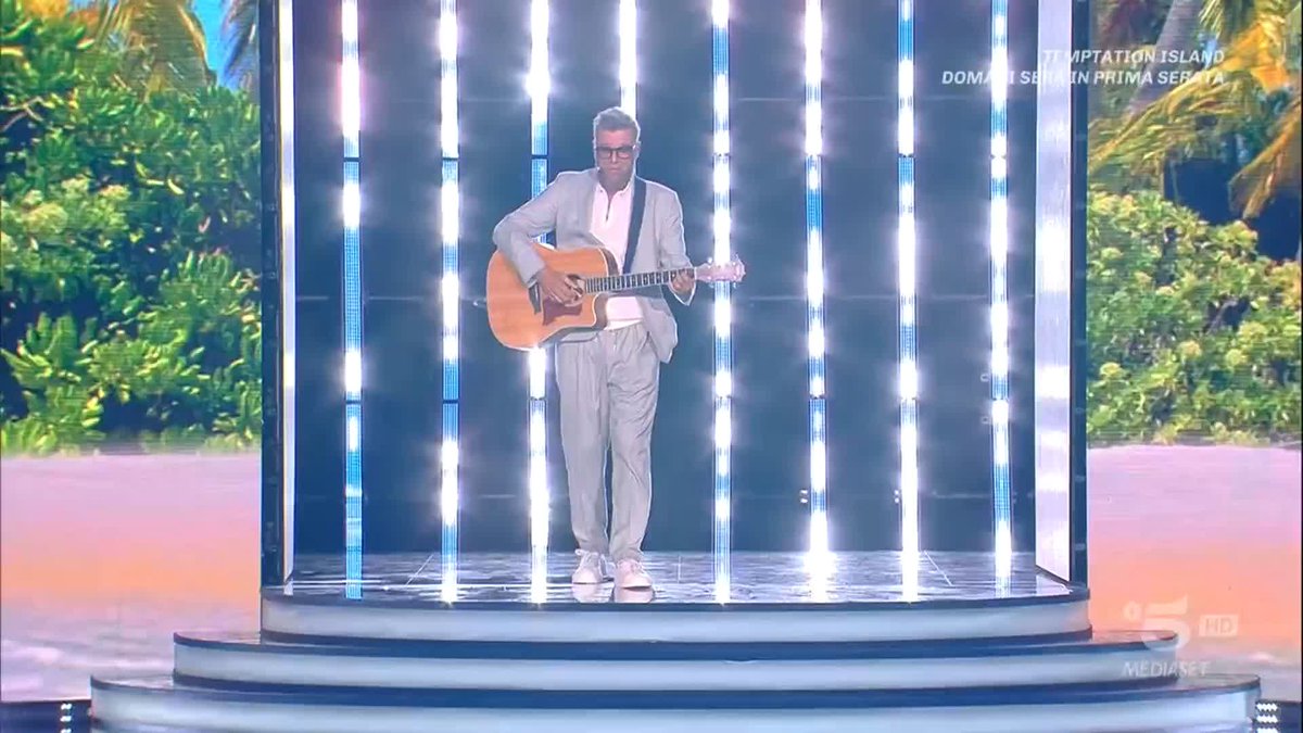 L'ISOLA, IL MARE E TE ❤️✨ Paolo canta la sua canzone scritta sull'#Isola