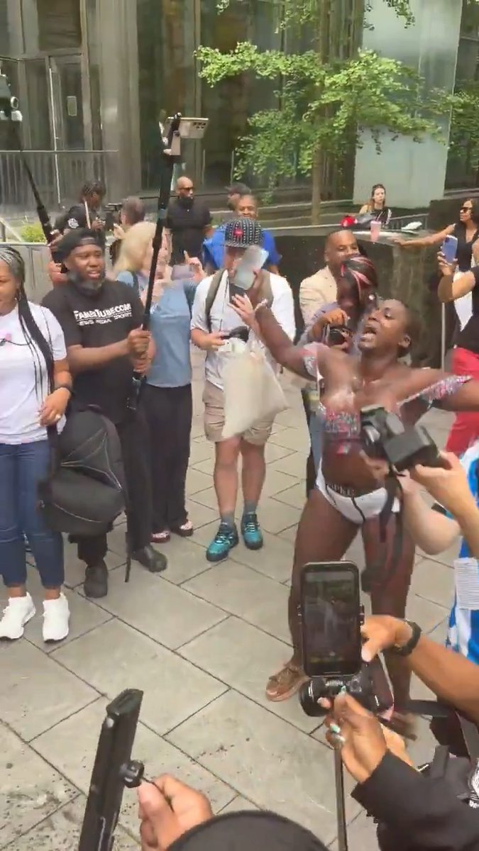P Diddy supporters (who knew that was a thing...?) are spraying each other with baby oil outside the court where his trial is being held in New York City... 💦 #diddy #babyoil #CityLife #decay