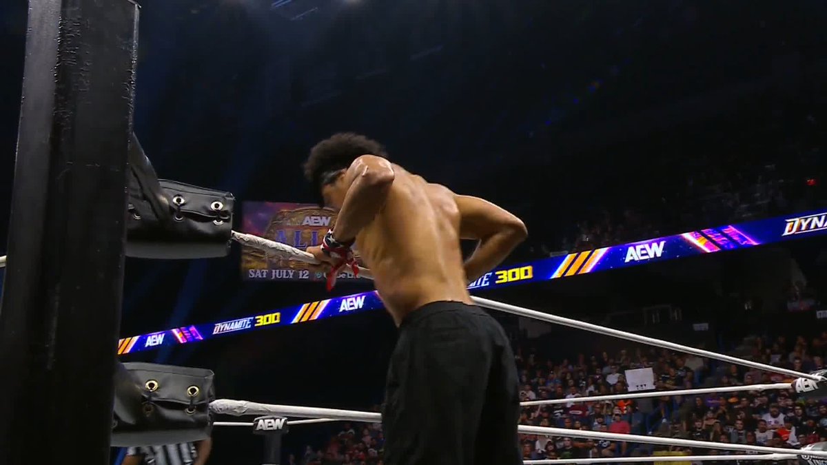 Shelton Benjamin with the thumbs up 👍😄 #AEWDynamite #AEWDynamite300
