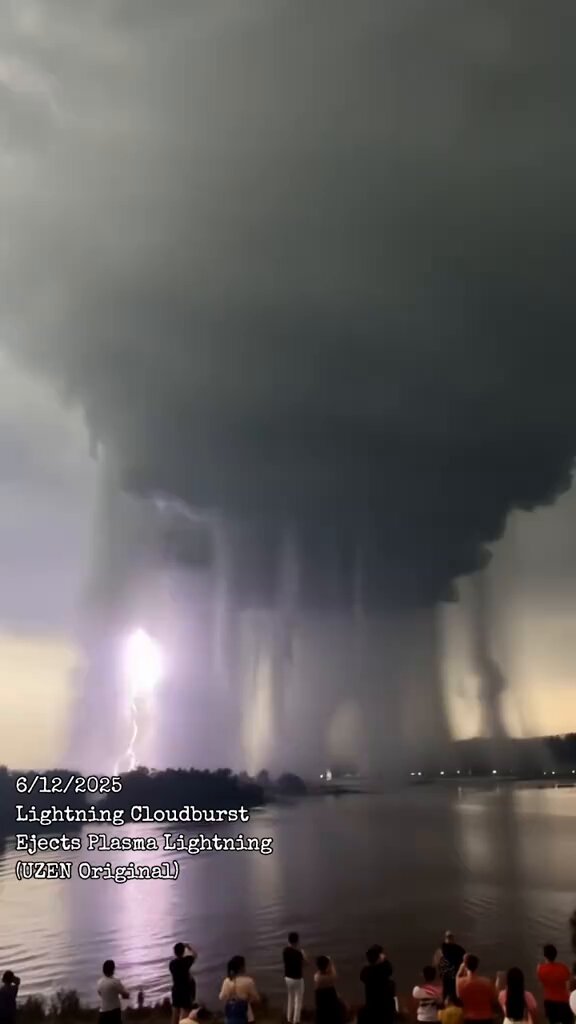 Broken Firmament?! 😳⚡ Liquid Light in the Sky?!