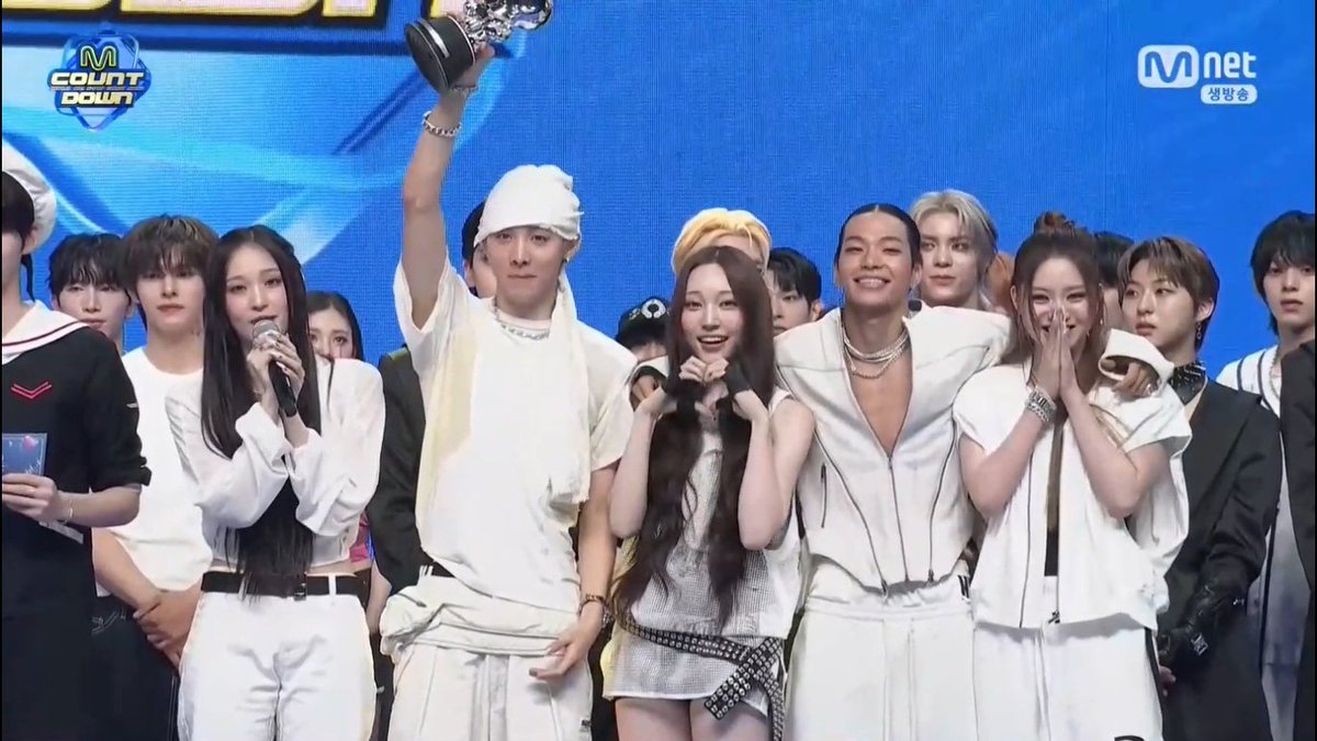 🏆 ALLDAY PROJECT (ALLDAY PROJECT) took first place on M Countdown with “FAMOUS”, taking home their first-ever music show win – Congratulations! 🎉 #FAMOUS1stWin #ALLDAYPROJECT1stWin #ADP1stWin #ALLDAYPROJECT #ADP #올데이프로젝트 (250703)