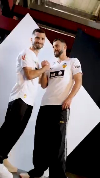 🦇 Preparados para jugar Valencia CF ❎ PUMA Football Compra la nueva camiseta AQUÍ: