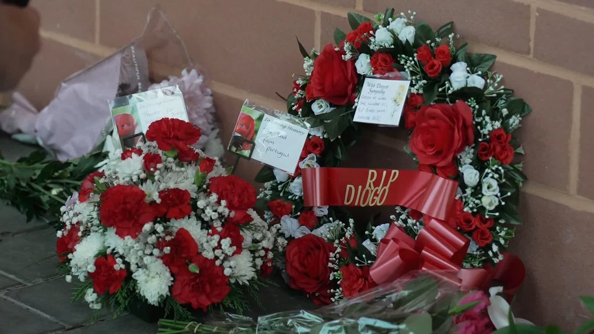 Jamie Carragher has paid tribute after the tragic death of Diogo Jota