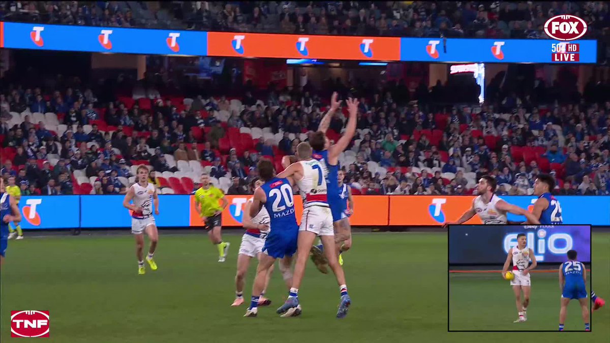 Cam Zurhaar somehow wasn't paid this mark, nor a free kick, and the North fans got a chant going in frustration. 📺 Watch #AFLNorthDogs LIVE on ch. 504 or stream on Kayo: ✍️ BLOG 🔢 MATCH CENTRE