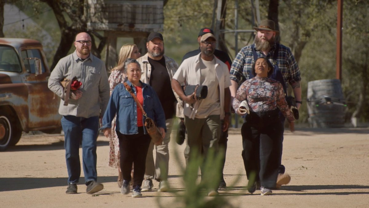 The smokers are GONE...again! 😲 This time, a chuck wagon is rolling in to shake things up on #BBQBrawl! Who’s coming out strong on the other side of this battle? Don’t miss an all-new episode with Bobby Flay, @chefmaneetchauhan and Antonia Lofaso Sunday @ 9|8c!