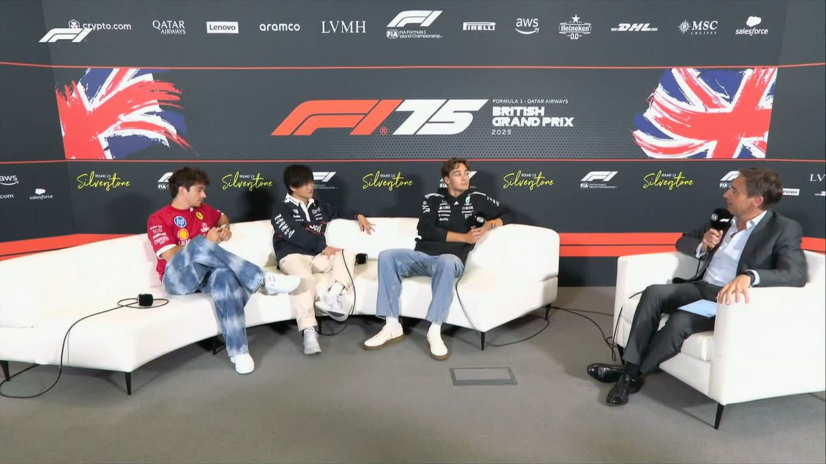 "Got a new contract?" 📑👀 "No messing around there" 😅 Straight in with the tough questions for George!
