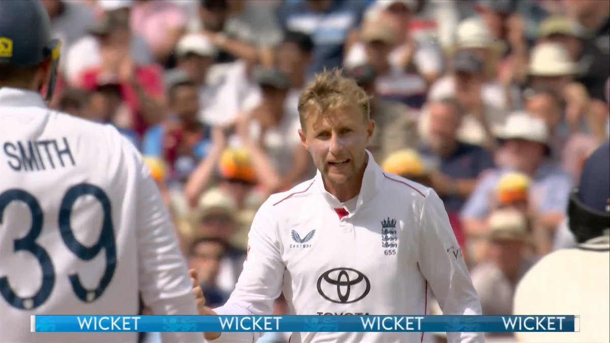 "That has come out of absolutely nowhere" 😳 What a delivery from Joe Root 🔥